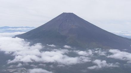 富士山で下山中の54歳女性が転倒して負傷…警察のヘリコプターで救助　静岡・富士宮市