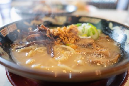 「鹿児島県で人気のラーメン店」ランキング！　2位は個性あるオリジナルラーメンが食べられる「ばってんラーメン」、1位は？【2024年6月版】