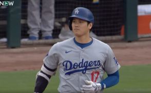 え、あれ入ったの！？ 大谷翔平、もはや人間じゃない　本人もビックリ…？ 片手で運んだ“変態パワー弾”で見せた一瞬の“表情”にファン騒然「マジかｗ」「怪力すぎる」