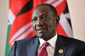 ケニア大統領、増税法案を撤回　死者発生のデモ受け