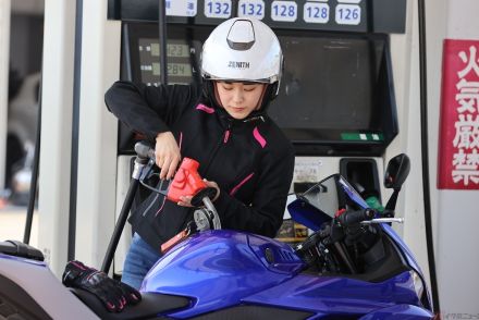 どちら側が一般的？ バイクの給油、左右どっちの給油レーンに入るのが良い？