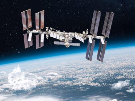 ISS「軌道離脱機」、SpaceXが開発–民間宇宙ステーションに引継後、大気圏に