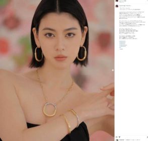 「タトゥーいれたの？！」「二度見した」　三吉彩花、地肌風トップス着用でネット驚愕　「似合ってるし最高すぎ」