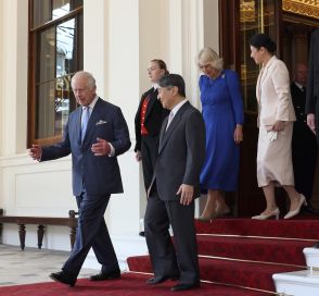 両陛下、英国王夫妻とお別れ　子ども博物館も訪問