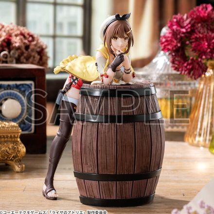 樽に寄りかかるポーズにドキッ！『ライザのアトリエ』ライザ、リラのフィギュアがプライズ展開