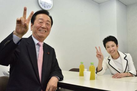 小沢一郎氏　蓮舫氏を激励「サインはVだよ」