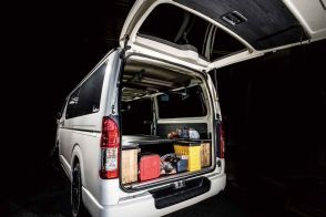 機械屋の納品用トヨタ「ハイエース」に見るシンプルな荷室の作り方とは？ 車中泊仕様に早変わりしそうなシックな車内を紹介します