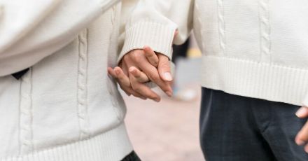 「壁ドンからキス」は危険？知っておくべき「性的同意」の境界線とは