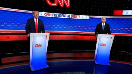 米大統領選討論会始まる、両候補は握手せず