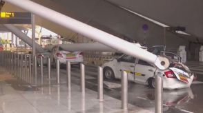 インドの空港で屋根が崩壊 9人死傷  大雨の影響か