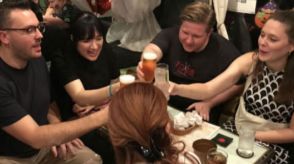 新宿・新橋でインバウンド向けナイトツアー　居酒屋やスナック体験で「コト消費」狙う　アサヒビールらが発表