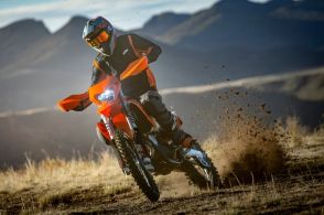 KTM、新型エンデューロモデル「EXCシリーズ」日本発売　126.8万円から