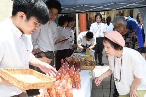 学びの成果、店頭で　商店街でチャレンジショップ　奄美高校