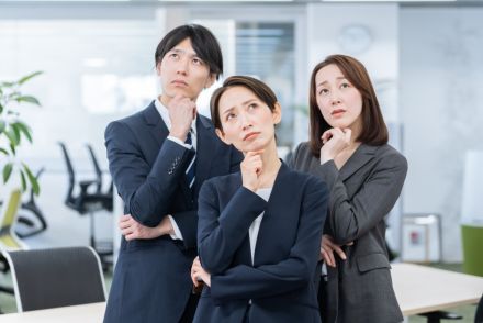 最近話題の「パープル企業」は、残業がなくてストレスフリー!?「ブラック企業」や「グレー企業」とはどう違うの？ メリットやリスクもあわせて解説