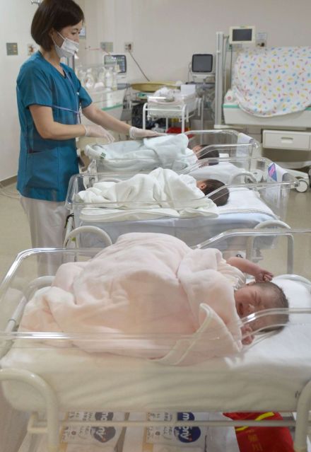 止まらぬ少子、揺らぐ産科経営　予測できない分娩「ほぼ毎日が救急」…深刻な成り手不足、進む医師の高齢化　県内初の出生1万人割れ