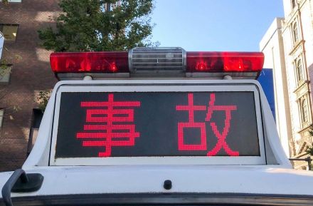 乗用車と衝突、オートバイの男性が死亡　大和の交差点