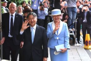 《英国訪問でもリンクコーデで》皇后雅子さま、夏の爽やかな「ペールブルー」スーツの着こなし術