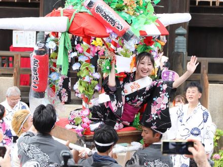 大阪に夏の訪れ告げる「愛染まつり」、宝恵駕籠パレードで幕開け