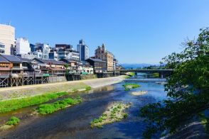 【2024年夏】京都の川床はどこで体験できる？川床を楽しめるカフェや宿泊プラン4つを紹介