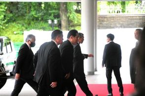 岸田首相「志のバトンを引き継ぐ」　安倍元首相の三回忌法要に出席
