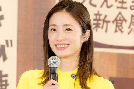 ＜今週のファッションチェック＞上戸彩　美脚すらりのスリットワンピ　ショートブーツでカジュアル感