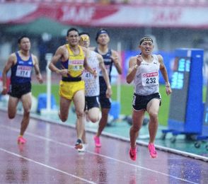 落合晃　優勝も五輪逃し悔しさあらわ　男子800メートル　丸刈り＆鉢巻き姿で右拳を地に叩きつけ