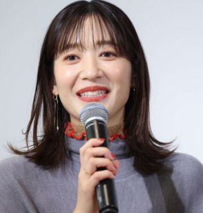 吉田明世、アミューズ所属フリーアナ集合ショット　「3人娘だね笑」「かわいい～」