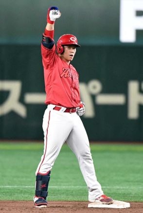 広島・坂倉　直近２年１０打数無安打の巨人・高梨から適時二塁打！　不振の６月を意地打で締めた