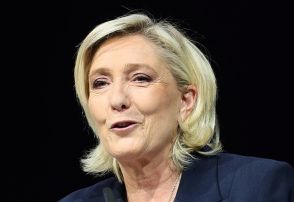 仏総選挙、極右・国民連合が首位 マクロン氏の与党連合3位に
