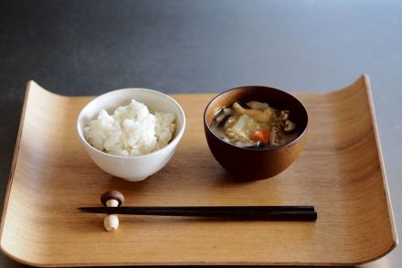 うま味が爆発した！？豚汁が《劇的においしくなる》食材とは？　SNS「思いつきそうで思いつかない」「常備することにしました」の声