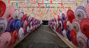 6000個の風鈴と400本の和傘の共演　岐阜県・「関ケ原ウォーランド」で200メートルの風鈴トンネル