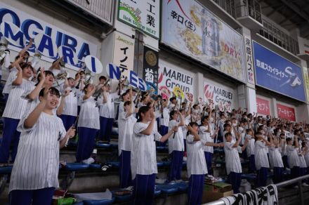 雨空に響いた「美爆音」　習志野高吹奏楽部が千葉ロッテを応援