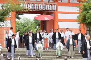 京都・祇園祭始まる　「お千度の儀」の稚児は小6、大役こなし笑顔