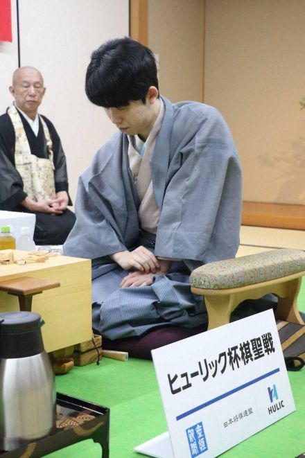 【棋聖戦第3局】藤井棋聖　角交換に飛車交換　藤本五段が大盤解説会で山崎王の入王の可能性示唆