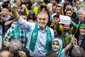 イラン大統領選「台風の目」は、この人...欧米との対話を望む「改革派」テヘランで喝采を浴びる