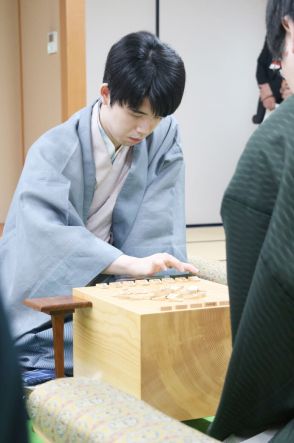 藤井聡太棋聖「同時に今後の活躍がより問われる」最年少永世称号獲得に