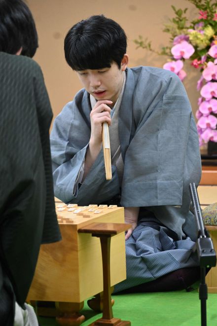 【棋聖戦】藤井聡太棋聖「もう５年もたったのか」　史上最年少、自身初の「永世」称号獲得