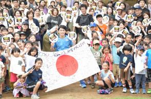 体操・谷川航選手を激励、卒園した幼稚園で壮行会　パリ五輪代表