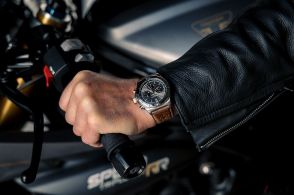 高級時計ブランド×英国最大のバイクブランドが送り出す「コラボウォッチ＆バイク」が文句なしにカッコいい！ バイク購入者のみの特別Ver.も