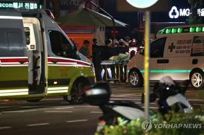 ソウル中心部で歩道に車突っ込む　9人死亡