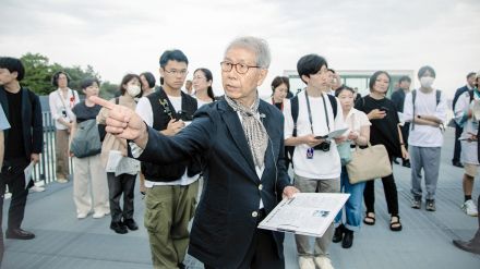 横須賀美術館設計の山本理顕さんが解説ツアー　プリツカー賞受賞を記念、無料開放