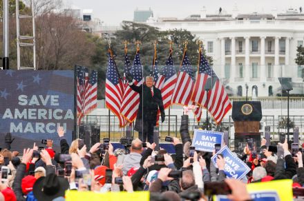 トランプ氏の免責特権一部認める、米最高裁　審理差し戻し