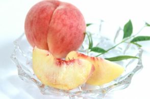 “おいしい桃”を見極める方法「おしりの形と香り」を知れば高確率で甘い桃に出合える