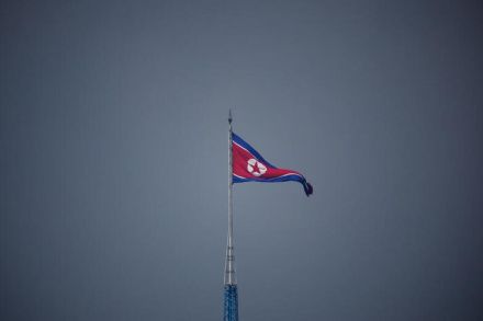 北朝鮮、新型弾道ミサイル発射実験に成功　超大型弾頭の搭載可能