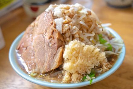 「生ニンニク食べすぎ」ちょっと待って〝ラーメンに山盛り〟話題も危険　健康に害、原因はにおいの元の物質