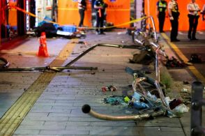 ソウルで歩道に車突っ込む　９人死亡　日本人観光客らが多い中心部