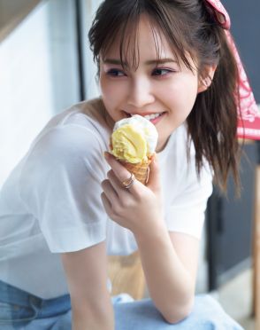 日向坂46・加藤史帆が着こなす♡夏は「Tシャツにさらりとハイジュエリー」に憧れる！