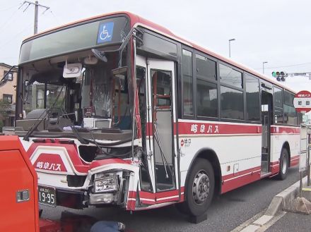 バックで側道から国道に出ようと…トラックと走って来た路線バスが衝突 乗客14人のうち20代女性1人がケガ