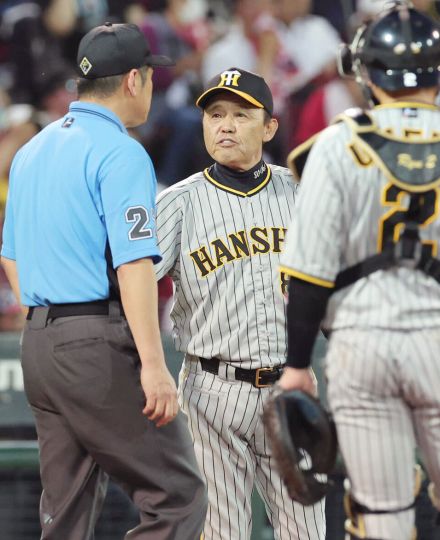 【阪神】岡田彰布監督が山本貴球審に抗議、６回の二塁フォースプレーに関することか