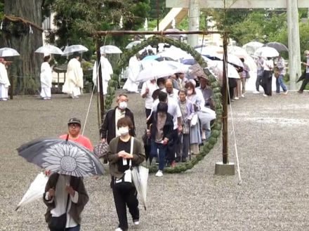 茅の輪をくぐり無病息災を祈願　飛騨一宮水無神社で夏越大祓式